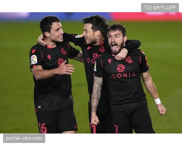 西甲焦点战：皇马3-1逆转巴塞罗那，维尼修斯梅开二度