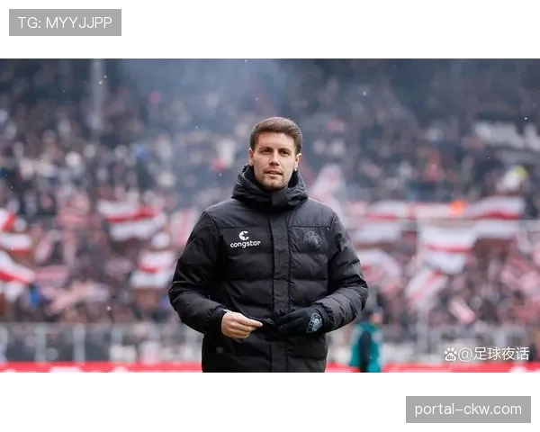 布莱顿前锋弗格森错失单刀后跪地掩面,表情沮丧 布莱顿前锋弗格森错失单刀后跪地掩面,表情沮丧